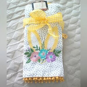 Brand New Spring/Easter Kitchen Towel And Oven Mitts Set